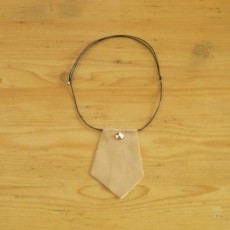 Beige necklace in leather