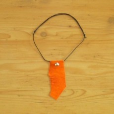 Collier en cuir orange